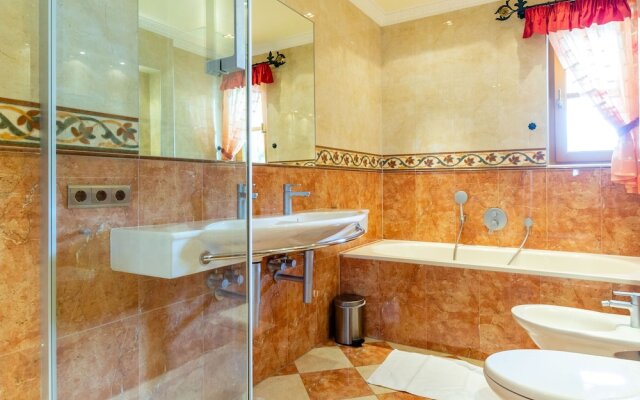 Luxurious Apartment in Saalbach-hinterglemm With Sauna