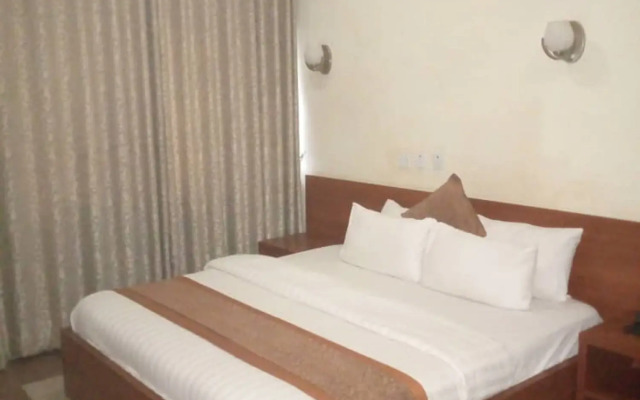 Ozom Hotel