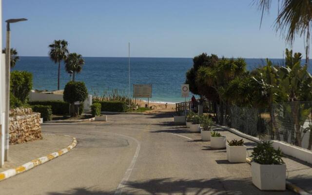 Hopstays Albufeira Casa do Zanão - 100m beach apartment