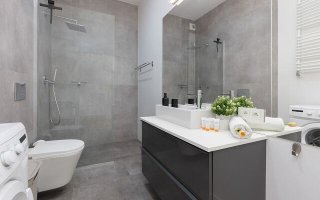 Warsaw Apartment Jurajska by Renters