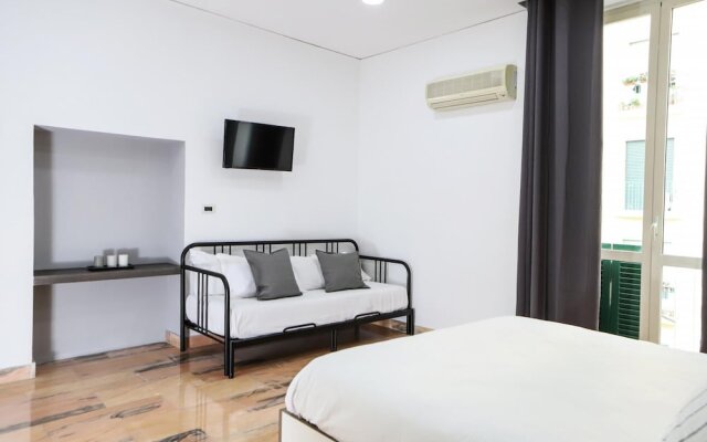 Modern Apartment at Piazza del Ges by Wonderful Italy