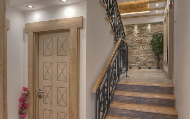 Villa Natural Wood