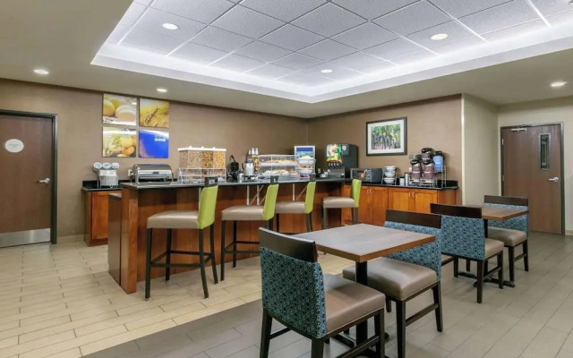 Comfort Inn & Suites Marion I-57