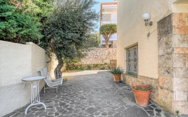 Pretty Apartment With Balcony