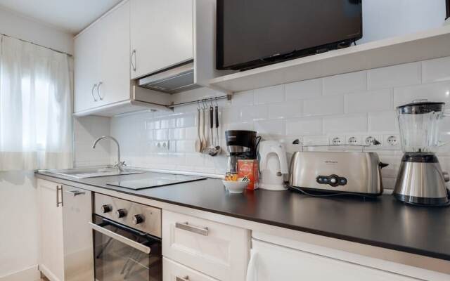 Lovely 1-bed Penthouse in Lesseps