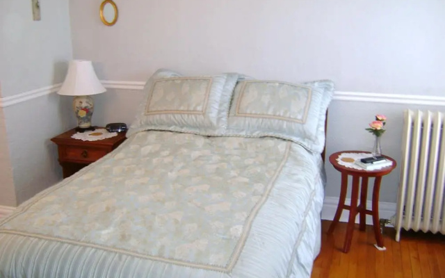 Four Creeks Bed & Breakfast