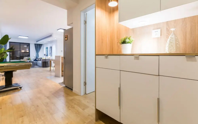 Henry's Apartment- Xujiahui Road