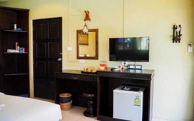 Lanta Castaway Beach Resort