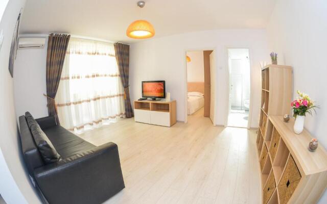 Ultracentral University Apartment