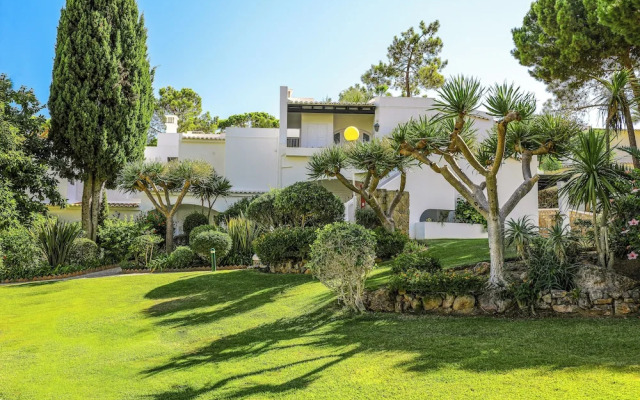 Four Seasons Country Club