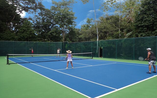 Iguana Lodge Beach Resort