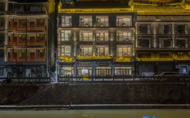 Fenghuang Yijia Yishu · High-End Riverside Villa (Fenghuang Ancient City Store) – Exterior – Xiangxi