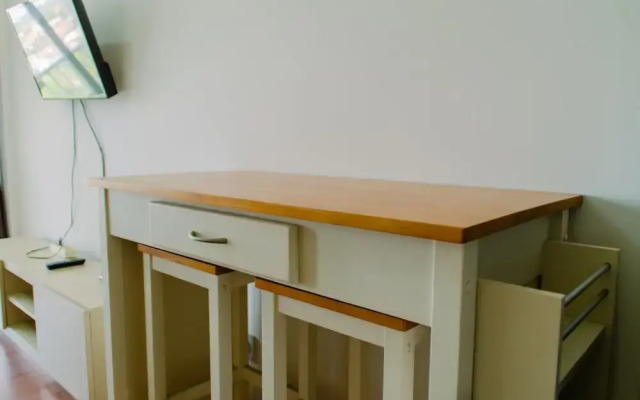 Comfortable and Simply Studio Apartment at Tamansari Skylounge