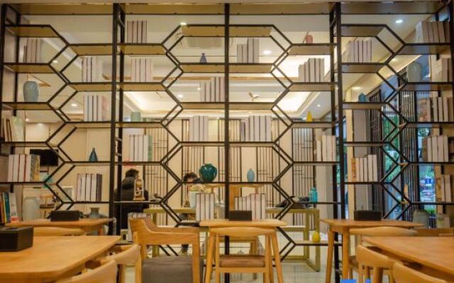 Yuehai Junyi Hotel  (Yongkang Lizhou North Road)