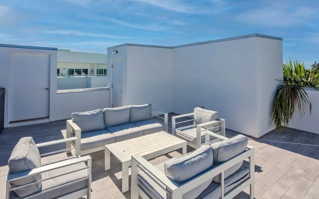 Luxury Pool Home Golf Cart