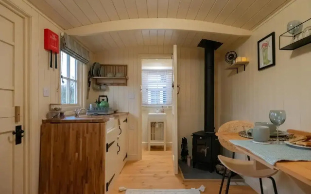 Walltree House