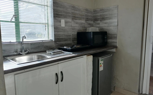 Gugu's Private and Cosy Guest House 2