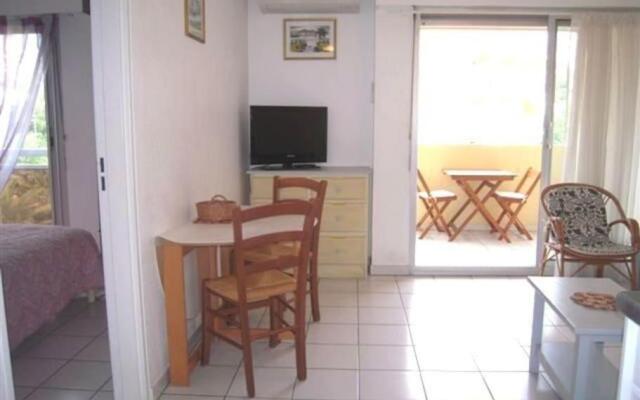 Appartement 2 pièces climatisé, 300m plages, piscine