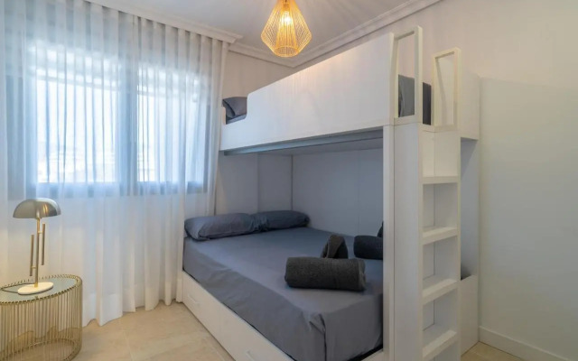 Luxe apartment with sea view