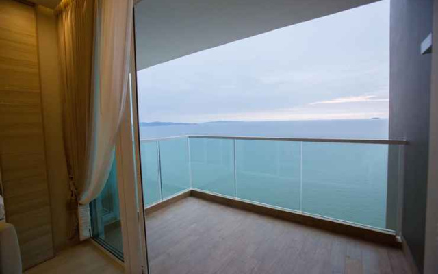 Cetus Beachfront Pattaya Condo