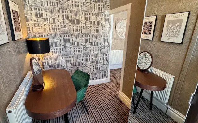 Delovely Hotel