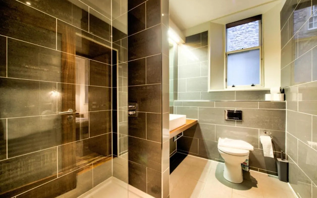 Sumptuous 2BR Apt Next To Edinburgh Castle!