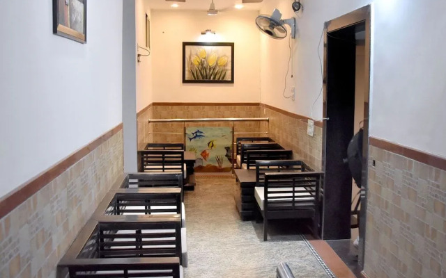 OYO 12682 Hotel Relax