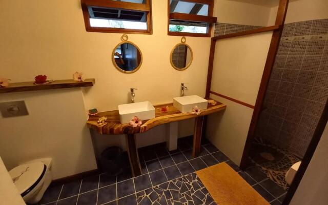 Fare Oviri Lodge
