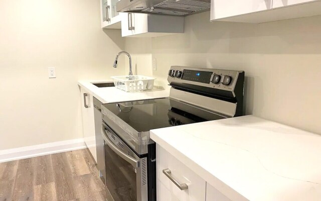 Brand New Walk Out Bsmt Apt Near Beach