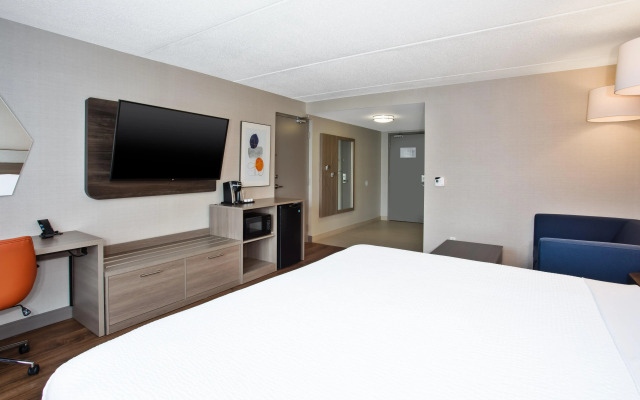 Holiday Inn Express & Suites Kingston Central by IHG