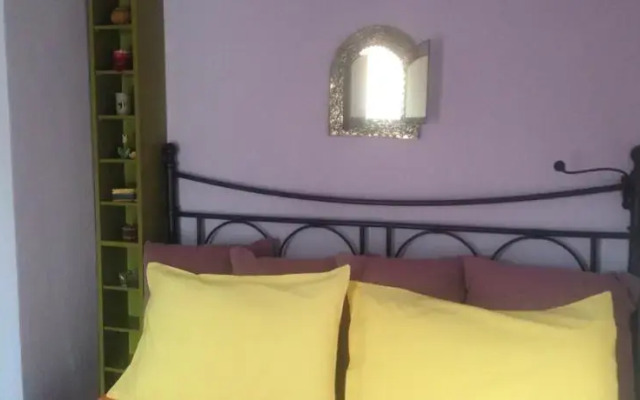 Mole'N Room