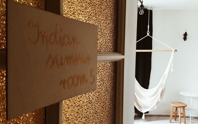 Lucka Rooms - Indian Summer B24.5