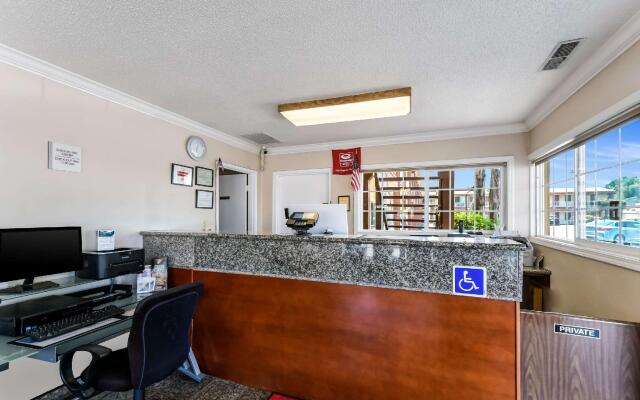 Econo Lodge Woodland near I-5