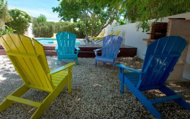 White Beach Apartments Palm Beach