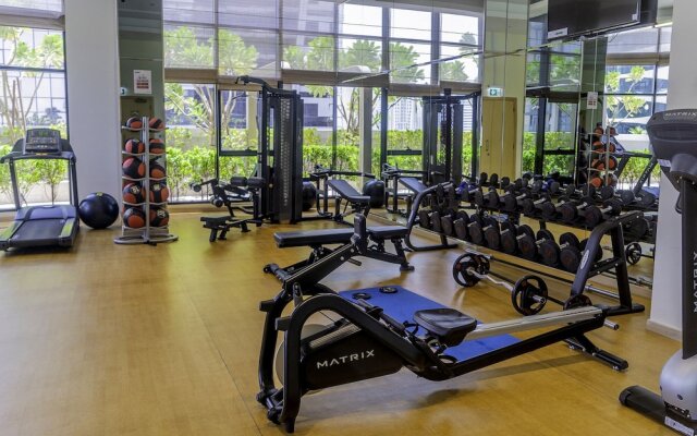 Elegant Apartment Amidst Vibrant Area with Balcony