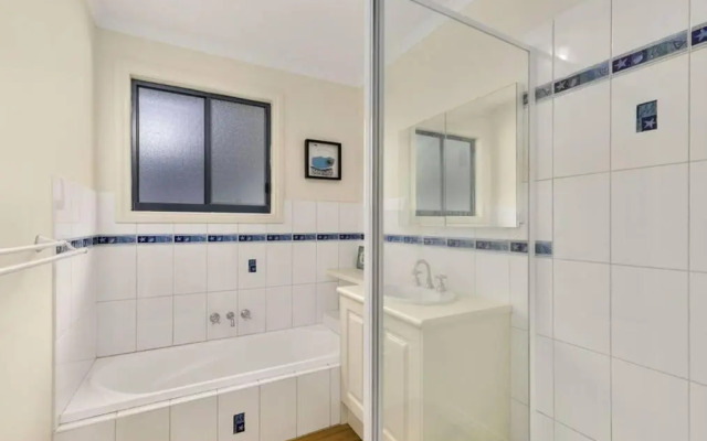 Phillip Island Time - Large home with self-contained apartment sleeps 11