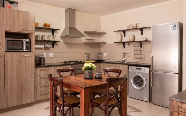 Blou Inn - Century City