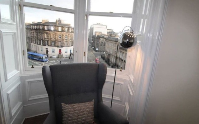 Stunning Braemore Studio Apartment - West End