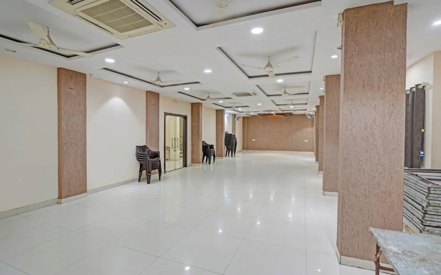 Fabhotel Paras Palace