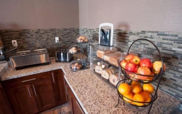 Carlyle Western Star Inn & Suites