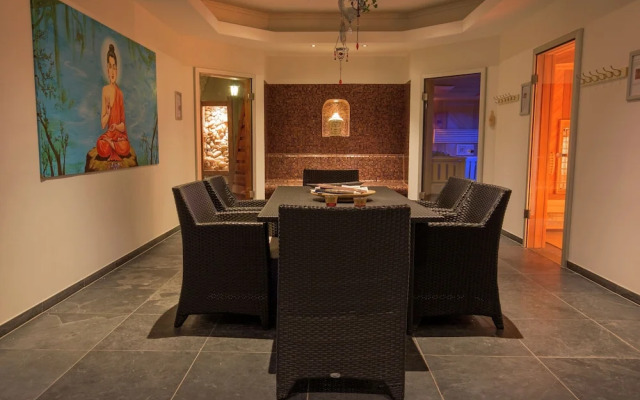 Modern Villa 30km From Maastricht