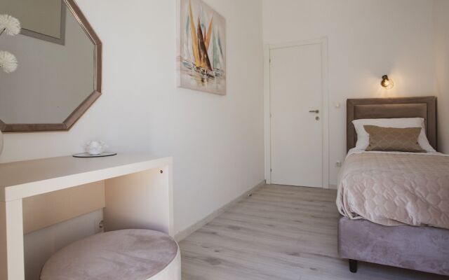 Luxury Modern House, Just 1 min Walk to the Beach