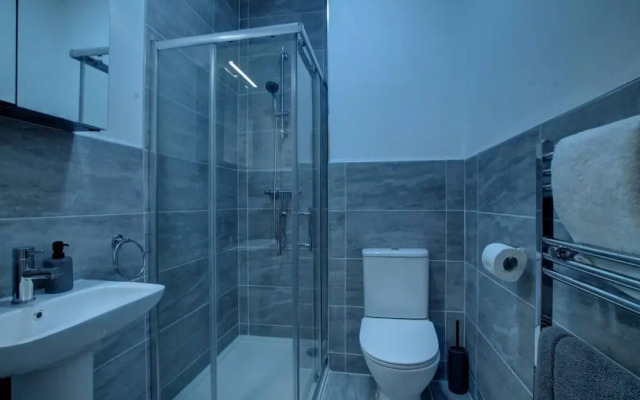 Dundee - 1 Bed - Sleeps 4 - Free Parking