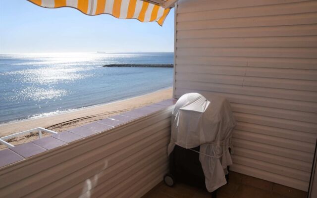 Peaceful Beachfront Apartment