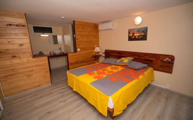 Bora Bora Holiday's Lodge and Villa