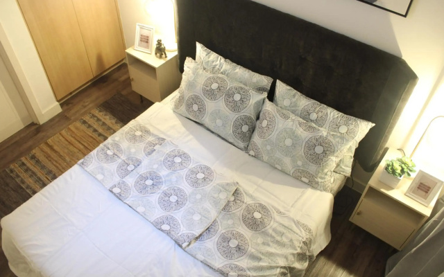 A2J Huge Modern Luxury 2BR Balcony Suite Near Ever Gotesco