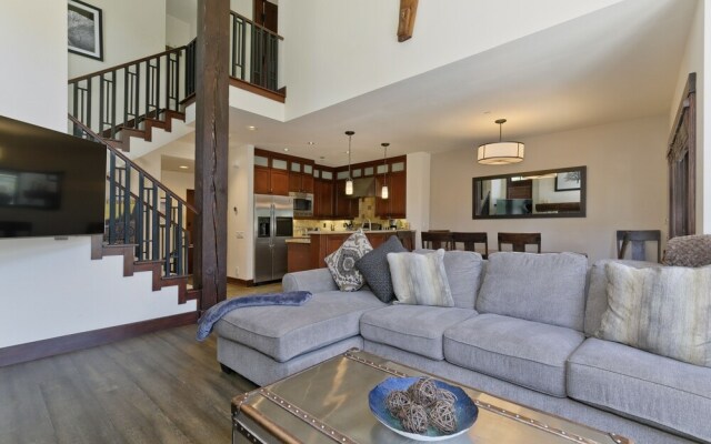 Juniper Crest #25 4 Bedroom Condo by RedAwning