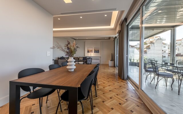 Phaedrus Living: City Center Luxury Flat N. Kosmos
