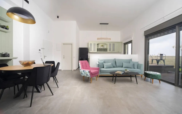 Stylish Garden Apartment near Akhziv Beach