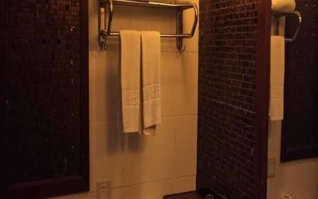 Pujing Holiday Hotel - Anji